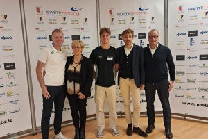 Hunter Armstrong führt Weltklassefeld mit Cerasuolo und Deplano an